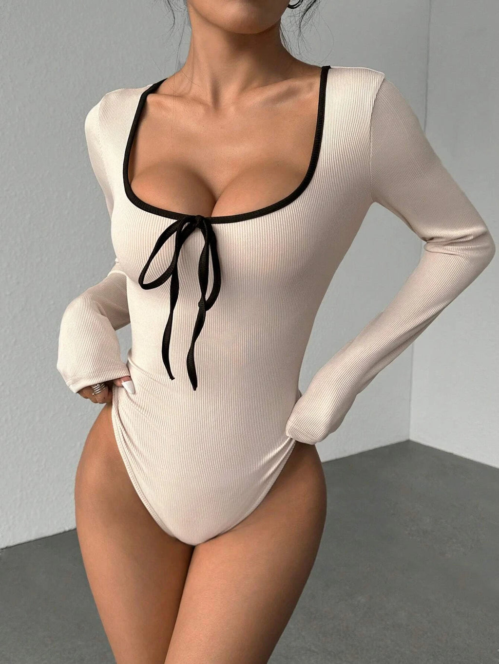 Color-Block Bow Detail Long-Sleeve Bodysuit