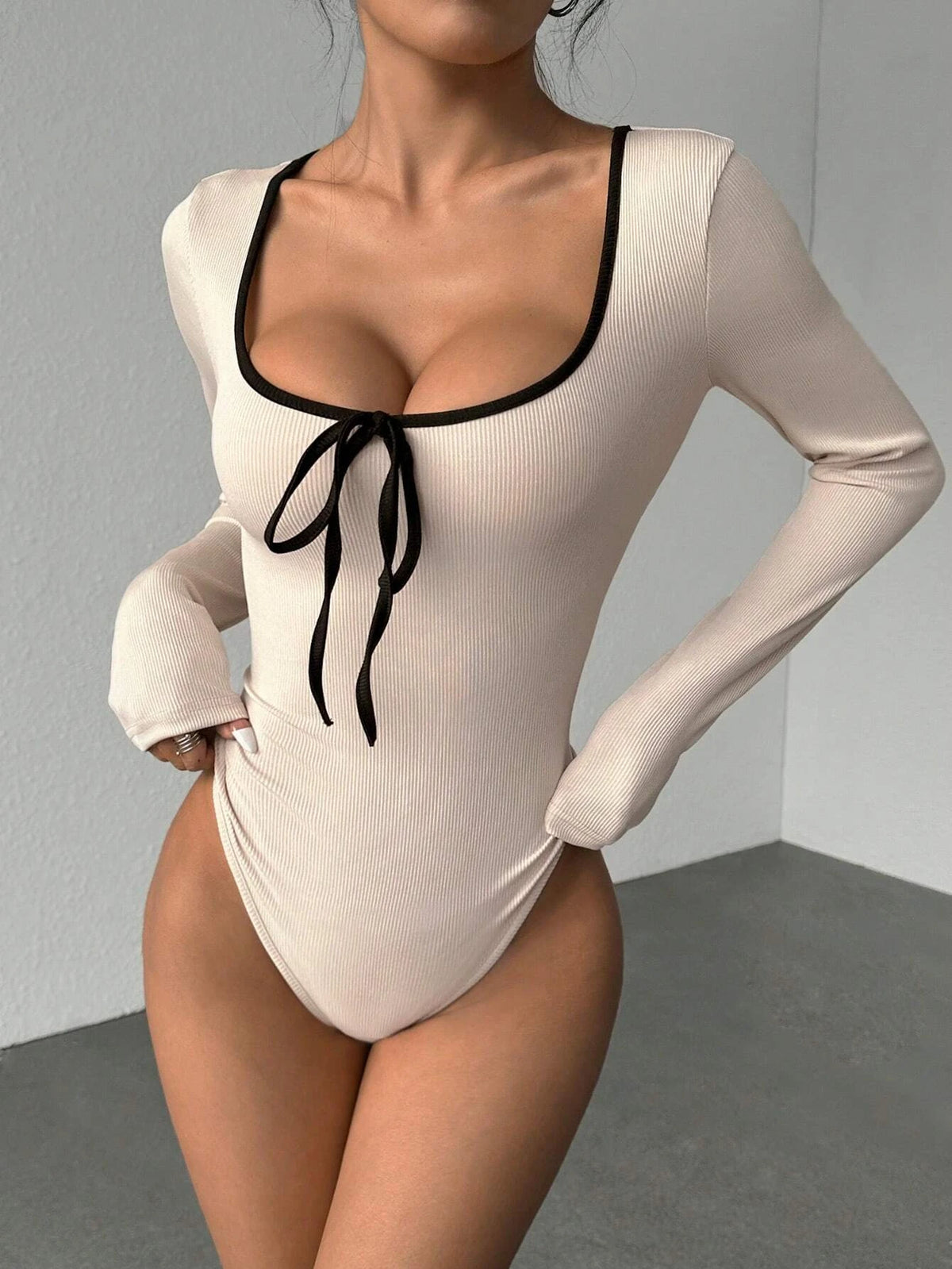 Color-Block Bow Detail Long-Sleeve Bodysuit